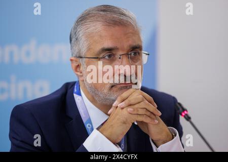 Mukesh Sharma, Président du Conseil de police d'Irlande du Nord, lors d'une réunion du Conseil de police d'Irlande du Nord à Belfast. Date de la photo : jeudi 02 mai 2024. Banque D'Images