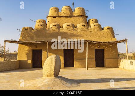 Oasis de Faiyum, Égypte. Bâtiment traditionnel du désert. (Usage éditorial uniquement) Banque D'Images