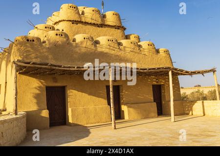 Oasis de Faiyum, Égypte. Bâtiment traditionnel du désert. (Usage éditorial uniquement) Banque D'Images