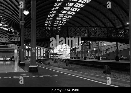 Newcastle upon Tyne UK : 11 février : une matinée tranquille à la gare centrale de Newcastle Banque D'Images