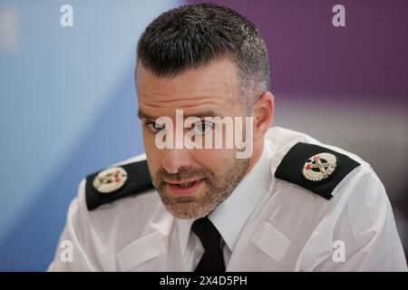 Bobby Singleton, le chef adjoint de la police de la PSNI, lors d'une réunion du Conseil de police à Belfast. Date de la photo : jeudi 2 mai 2024. Banque D'Images