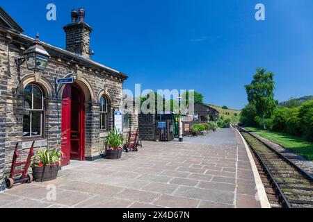 Angleterre, West Yorkshire, gare d'Oakworth sur le chemin de fer à vapeur préservé de Keighley & Worth Valley Banque D'Images