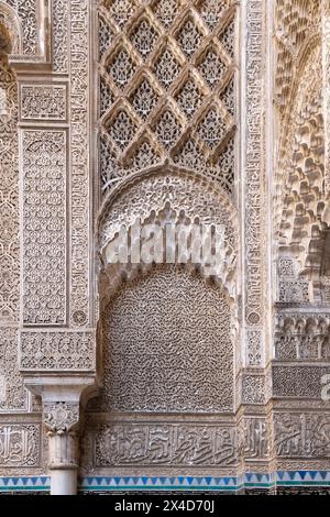 Fès, Maroc. Al Attarine Madrasa. (école) construit au xive siècle Banque D'Images