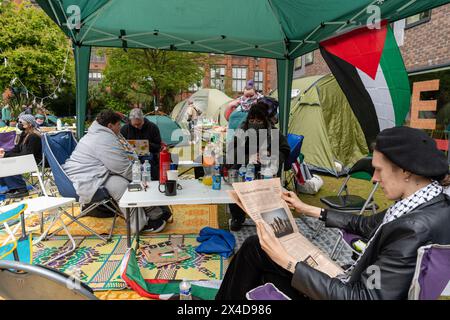 Newcastle upon Tyne, Royaume-Uni. 2 mai 2024. Camp de solidarité de Gaza sur le site principal de l'Université de Newcastle. Des étudiants pro-palestiniens et des alliés campent pour protester et sensibiliser à la situation en Palestine. Crédit : Hazel Plater/Alamy Live News Banque D'Images