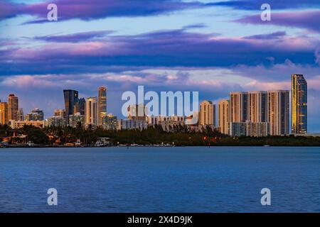 Horizon des bâtiments à Sunny Isles Beach, Miami, Floride, États-Unis Banque D'Images