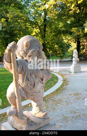 Salzbourg, Autriche. Jardin nain le plus ancien. Construit vers 1695. Ces étranges nains sont considérés comme des chefs-d'œuvre de marbre Banque D'Images