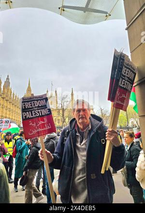 Des milliers de pro-Palestiniens se sont rassemblés pour la manifestation de la campagne de solidarité palestinienne (PSC) dans la capitale pour appeler à un cessez-le-feu immédiat à Gaza. Londres, Royaume-Uni. Banque D'Images