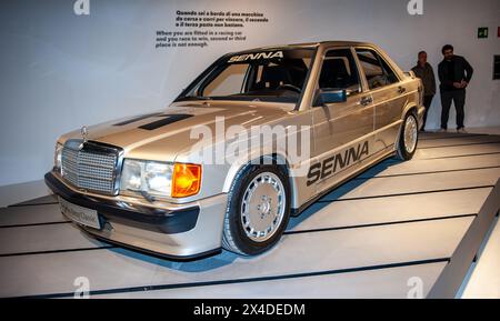 04/23/2024 Turin (Italie) la Mercedes Benz 190 E avec laquelle Ayrton Senna a remporté la course pour l'inauguration du nouveau circuit Nurburgring en 1984 Banque D'Images
