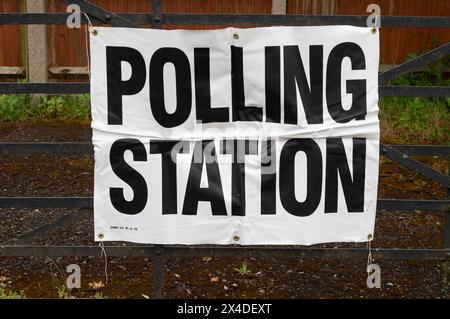 Slough, Berkshire, Royaume-Uni. 2 mai 2024. Une journée tranquille à Slough, Berkshire, à un Polling Station où les résidents votaient pour la police de la vallée de la Tamise et le commissaire à la criminalité. Crédit : Maureen McLean/Alamy Banque D'Images