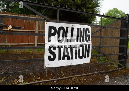 Slough, Berkshire, Royaume-Uni. 2 mai 2024. Une journée tranquille à Slough, Berkshire, à un Polling Station où les résidents votaient pour la police de la vallée de la Tamise et le commissaire à la criminalité. Crédit : Maureen McLean/Alamy Banque D'Images