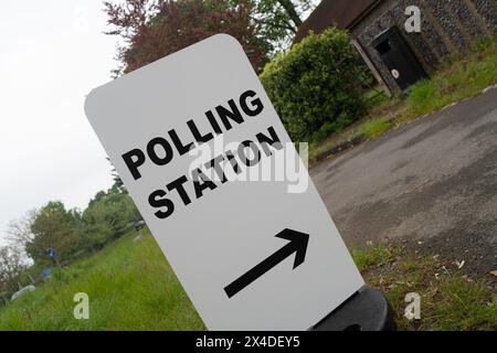 Slough, Berkshire, Royaume-Uni. 2 mai 2024. Une journée tranquille à Slough, Berkshire, à un Polling Station où les résidents votaient pour la police de la vallée de la Tamise et le commissaire à la criminalité. Crédit : Maureen McLean/Alamy Banque D'Images