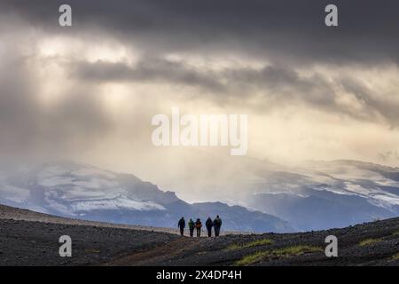 Europa Skandinavien Island Iceland SuÃurland Höskuldsskali Laugavegur : Wanderer im Hochland auf dem Wanderweg Laugavegur zwischen Landmannalaugar und Banque D'Images