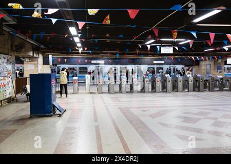 Barrières de billets à la station de métro du Caire, place El Tahrir, le Caire. Égypte Banque D'Images