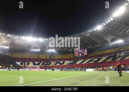 Roma, Lazio, ITALIE. 2 mai 2024. 02/05/2024 Rome, stade Olympique, match de football valable pour la demi-finale de l'Europa League 2023/24 entre AS Roma vs Bayer Leverkusen. Dans l'image : supporters roma (crédit image : © Fabio Sasso/ZUMA Press Wire) USAGE ÉDITORIAL SEULEMENT! Non destiné à UN USAGE commercial ! Banque D'Images