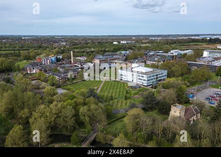 Vue aérienne du campus de l'Open University, Milton Keynes, Buckinghamshire, Royaume-Uni. Banque D'Images