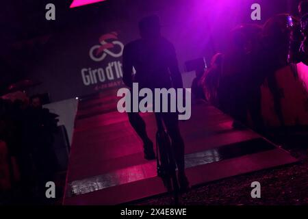 Torino, Italie. 02 mai 2024. La présentation de l'équipe avant la course cycliste Giro d'Italia à Turin. La course commence le samedi 4 mai, avec la première étape de plus de 140 km, de Venaria Reale à Turin, au nord-ouest de l'Italie - jeudi 2 mai 2024. Sport - cyclisme . (Photo de Gianmattia D'Alberto/LaPresse) crédit : LaPresse/Alamy Live News Banque D'Images