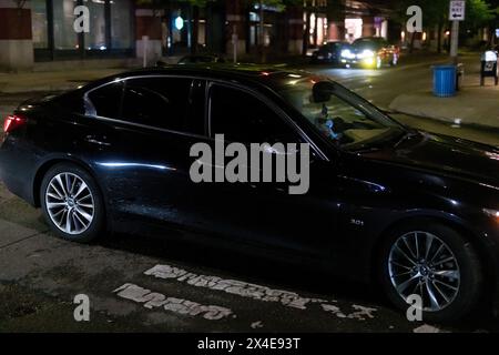 Seattle, États-Unis. 27 avril 2024. Voiture prête à tourner lors d'une rencontre sur Alaskan Way. Banque D'Images