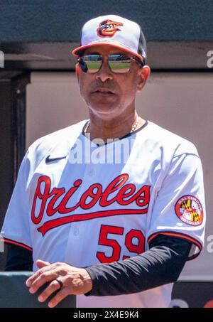Baltimore, États-Unis. 02 mai 2024. BALTIMORE, MD - MAI 02 : José Hernández (59), entraîneur de la ligue majeure des Orioles de Baltimore, avant un match de la MLB entre les Orioles de Baltimore et les Yankees de New York, le 2 mai 2024, à Orioles Park à Camden Yards, à Baltimore, Maryland. (Photo de Tony Quinn/SipaUSA) crédit : Sipa USA/Alamy Live News Banque D'Images