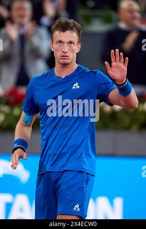 MADRID, ESPAGNE - AVRIL 30 : Jiri Lehecka de la République tchèque célèbre devant la foule sa victoire contre Rafael Nadal d'Espagne lors de leur match de la ronde 16 le huitième jour de l'Open Mutua de Madrid à la Caja Magica le 30 avril 2024 à Madrid, Espagne. (Photo de QSP) Banque D'Images