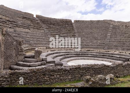 Ruines de Pompéi - le Teatro Piccolo (petit théâtre, ou théâtre de l'Odéon) ; utilisé pour des représentations à Pompéi, - ruines romaines de l'UNESCO, c. 1er siècle av. J.-C. Banque D'Images