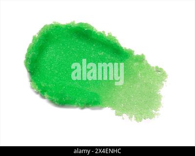 Texture de brillant à lèvres vert isolé sur fond blanc. Maculage de produit cosmétique. Échantillon de produit d'échantillon de maquillage Banque D'Images