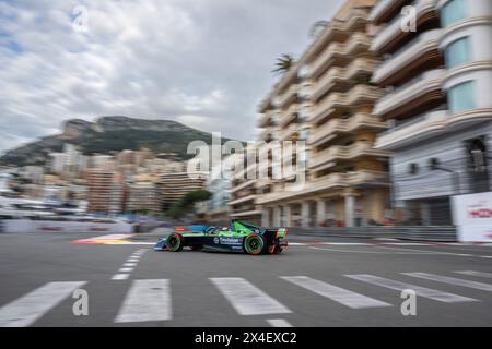 Monaco, Monaco. 27 avril 2024. Le pilote Envision Racing Sebastien Buemi conduit lors du championnat du monde ABB Formula-E Monaco E-Prix 2024. Classement final : 1. Mitch Evans- JAGUAR TCS Racing, 2. Nick Cassidy - JAGUAR TCS Racing, 3. Stoffel Vandoorne DS - PENSKE (photo Laurent Coust/SOPA images/SIPA USA) crédit : SIPA USA/Alamy Live News Banque D'Images