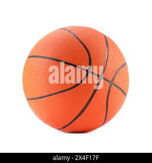 Un ballon de basket isolé sur blanc. Équipement de sport Banque D'Images