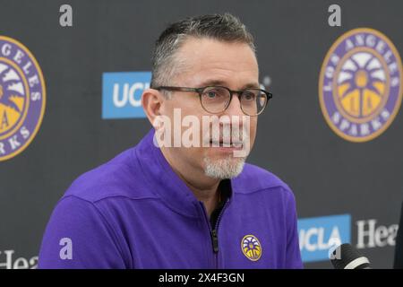 Curt Miller, entraîneur de LA Sparks, lors d'une conférence de presse lors de la journée des médias de la WNBA, le mardi 1er mai 2024 à Torrance, Calif. Banque D'Images