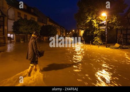 Hochwasser in Frankfurt am main Nach Starken Regenfällen steht der Ortskern des Frankfurter Stadtteils Niederursel unter Wasser. Francfort-sur-le-main Niederursel Hessen Deutschland *** inondations à Francfort-sur-le-main après de fortes pluies, le centre du quartier de Niederursel à Francfort-sur-le-main Niederursel Hesse Allemagne 2024-05-02 FFM niederursel hochwasser 06 Banque D'Images