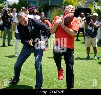 Miami, Floride, États-Unis. 2 mai 2024. 2 mai 2024 : Gunther Steiner et Frederic Vasseur lors du Grand Prix de formule 1 Crypto.com de Miami au Hard Rock Stadium Miami Florida. Brook Ward/AMG (crédit image : © AMG/AMG via ZUMA Press Wire) USAGE ÉDITORIAL SEULEMENT! Non destiné à UN USAGE commercial ! Banque D'Images