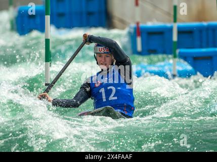 26 avril 2024 : Evy Leibfarth (12 ans) lors des essais olympiques de canoë par équipe féminine aux États-Unis à Riversport à Oklahoma City, OK. Banque D'Images