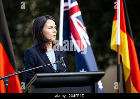 Adélaïde, Australie. 03 mai 2024. Annalena Baerbock (Alliance 90/les Verts), ministre des Affaires étrangères, intervient lors d'une conférence de presse. Le voyage d'une semaine du ministre des Affaires étrangères, M. Baerbock, en Australie, en Nouvelle-Zélande et aux Fidji, sera axé sur la politique de sécurité et la protection du climat. Crédit : Sina Schuldt/dpa/Alamy Live News Banque D'Images