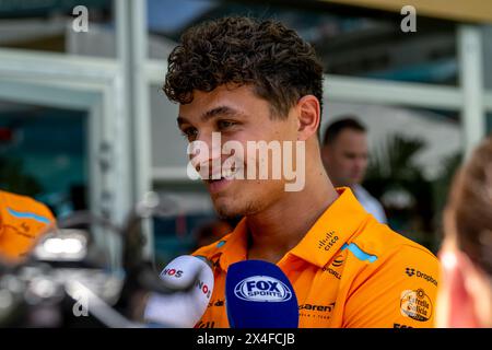 Miami, États-Unis, 02 mai, Lando Norris, du Royaume-Uni, concourt pour McLaren F1. The Build Up, round 06 du championnat de formule 1 2024. Crédit : Michael Potts/Alamy Live News Banque D'Images