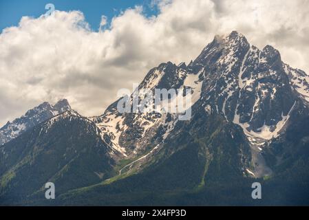 Paysage de montagnes enneigées dans le parc national de Grand Teton dans le Wyoming, États-Unis Banque D'Images