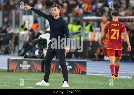 Rome, Italie. 02 mai 2024. L'entraîneur du Bayern Leverkusen, Xabi Alonso, réagit lors du match de première manche en demi-finale de l'UEFA Europa League entre L'AS Roma et Bayer Leverkusen au stade olympique. Score final ; Roma 0;2 Bayer Leverkusen. Crédit : SOPA images Limited/Alamy Live News Banque D'Images