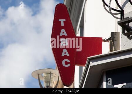 Bordeaux , France - 04 29 2024 : logo de magasin de tabac marque french Red shop tabacs signe avec texte de marque français blanc Banque D'Images