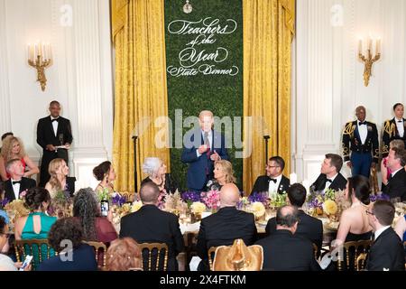 Washington, Vereinigte Staaten. 02 mai 2024. Le président des États-Unis Joe Biden s'adresse au dîner d'État de l'enseignant de l'année à la Maison Blanche à Washington, DC à Wilmington, le 2 mai 2024. Crédit : Chris Kleponis/Pool via CNP/dpa/Alamy Live News Banque D'Images