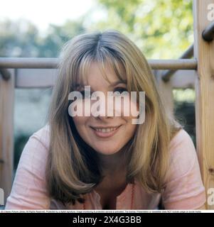 Susan Hampshire. CBE. Actrice anglaise née le 12 mai 1937. Photographiée ici alors qu'elle était en Suède en 1968 dans le cadre de la série télévisée de la BBC The Forsyte Saga dans laquelle elle a joué le rôle de Fleur. La série a été initialement diffusée en 26 épisodes le samedi soir avec début le 7 janvier 1967. 1968. Banque D'Images