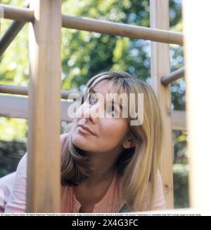 Susan Hampshire. CBE. Actrice anglaise née le 12 mai 1937. Photographiée ici alors qu'elle était en Suède en 1968 dans le cadre de la série télévisée de la BBC The Forsyte Saga dans laquelle elle a joué le rôle de Fleur. La série a été initialement diffusée en 26 épisodes le samedi soir avec début le 7 janvier 1967. 1968. Banque D'Images