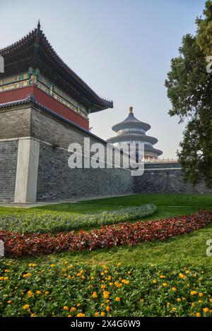 Monuments touristiques du Temple du ciel, où les empereurs des dynasties Ming et Qing priaient au ciel pour une bonne récolte, à Pékin, en Chine Banque D'Images