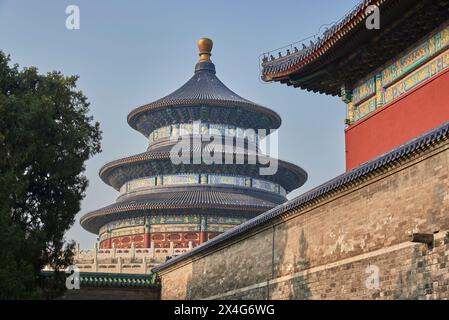 Monuments touristiques du Temple du ciel, où les empereurs des dynasties Ming et Qing priaient au ciel pour une bonne récolte, à Pékin, en Chine Banque D'Images