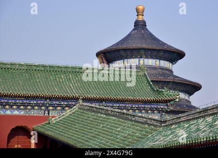 Monuments touristiques du Temple du ciel, où les empereurs des dynasties Ming et Qing priaient au ciel pour une bonne récolte, à Pékin, en Chine Banque D'Images