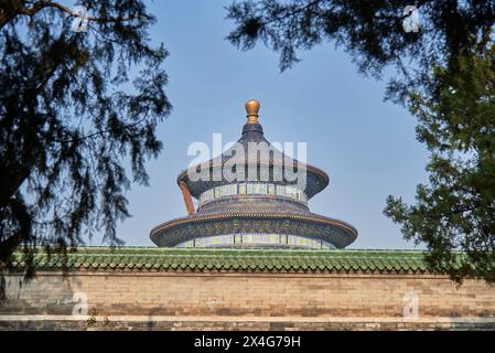 Monuments touristiques du Temple du ciel, où les empereurs des dynasties Ming et Qing priaient au ciel pour une bonne récolte, à Pékin, en Chine Banque D'Images