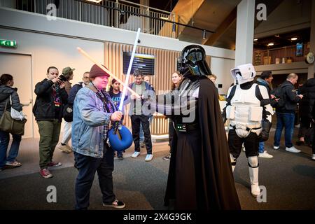 LA HAYE - fans de Star Wars dans une chaîne de cinéma. Un marathon de 24 heures aura lieu dans divers cinémas avec les neuf parties officielles de la série Star Wars. ANP PHIL NIJHUIS pays-bas Out - belgique Out Banque D'Images