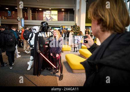 LA HAYE - fans de Star Wars dans une chaîne de cinéma. Un marathon de 24 heures aura lieu dans divers cinémas avec les neuf parties officielles de la série Star Wars. ANP PHIL NIJHUIS pays-bas Out - belgique Out Banque D'Images