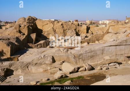 Assouan, Égypte. Obélisque inachevé dans une carrière de granit rose. Banque D'Images