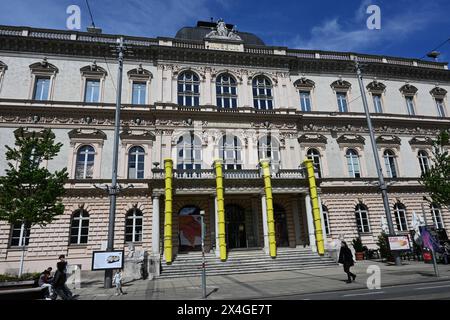 Innsbruck, Tirol, Österreich. DAS Tiroler Landesmuseum, auch Museum Ferdinandeum, in der Museumstrasse 15 *** Innsbruck, Tyrol, Autriche Musée d'État du Tyrol, également connu sous le nom de Musée Ferdinandeum, à Museumstrasse 15 Banque D'Images