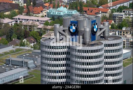 Siège social et siège social de BMW (Bayerische Motoren Werke AG). BMW est un fabricant allemand d'automobiles, de motos et de groupes motopropulseurs et le p Banque D'Images