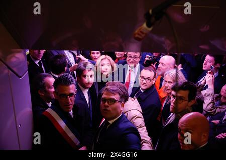 © PHOTOPQR/LE PARISIEN/Olivier Corsan ; la Défense ; 03/05/2024 ; la Défense, France, le 3 mai 2024. Gabriel Attal, premier ministre, Valérie Pécresse, présidente de la région Ile-de-France, Anne Hidalgo, maire de Paris ont inauguré la nouvelle station de RER E de la Grande Arche - la Défense. Photo LP/Olivier Corsan la Défense, Paris-banlieue, France, 3 mai 2024 inauguration d'Eole par le premier ministre : porte Maillot, nouveau carrefour dans l'ouest de l'Île-de-France. Après des années de travaux, Eole, l’extension RER E, ouvre au public le lundi 6 mai. Les voyageurs découvriront trois impres Banque D'Images