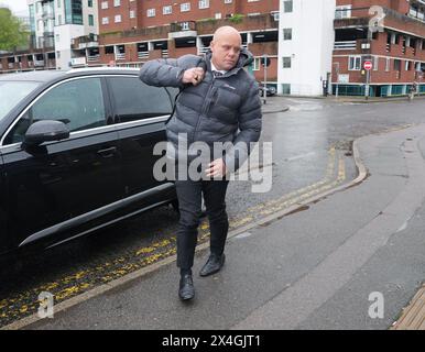 Andrew Bott, 52 ans, est arrivé à Guildford Crown court, Surrey, où Camilla Fayed, la fille de Mohammed Al Fayed, a plaidé non coupable à une accusation de vol de son frère Omar Fayed de son iPhone de 1 900 £ dans le gymnase de la propriété de la famille Grade I, Barrow Green court, près d'Oxted dans le Surrey, le 18 mai 2020. Son mari, Mohamed Esreb, 43 ans, Matthew Littlewood, 34 ans, Andrew Bott, 52 ans, est également accusé d'un seul chef de vol qualifié en relation avec l'incident allégué. Date de la photo : vendredi 3 mai 2024. Banque D'Images